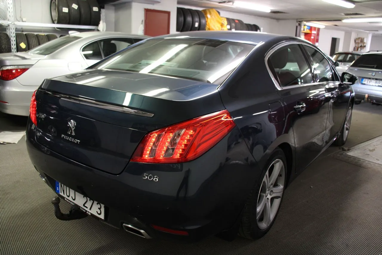 Vehicle image 14