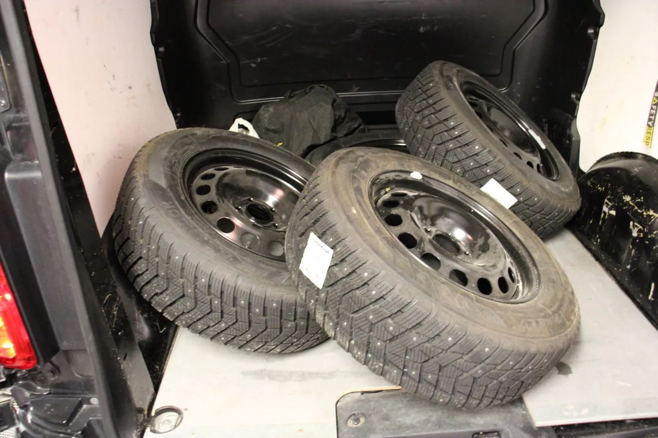 Vehicle image 12