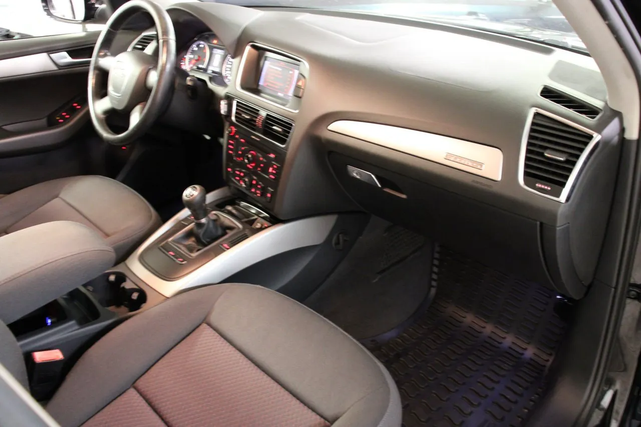Vehicle image 15