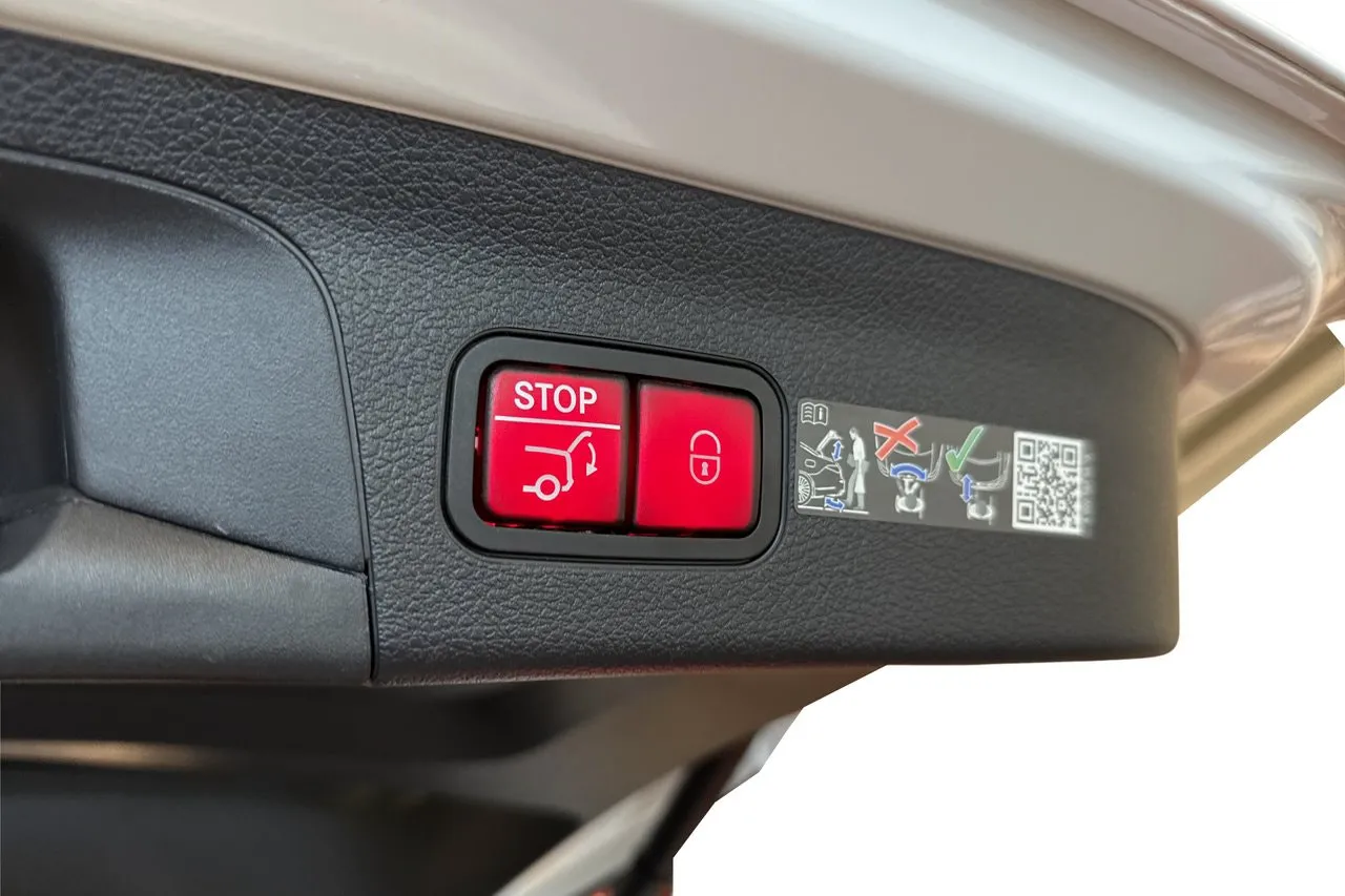 Vehicle image 21