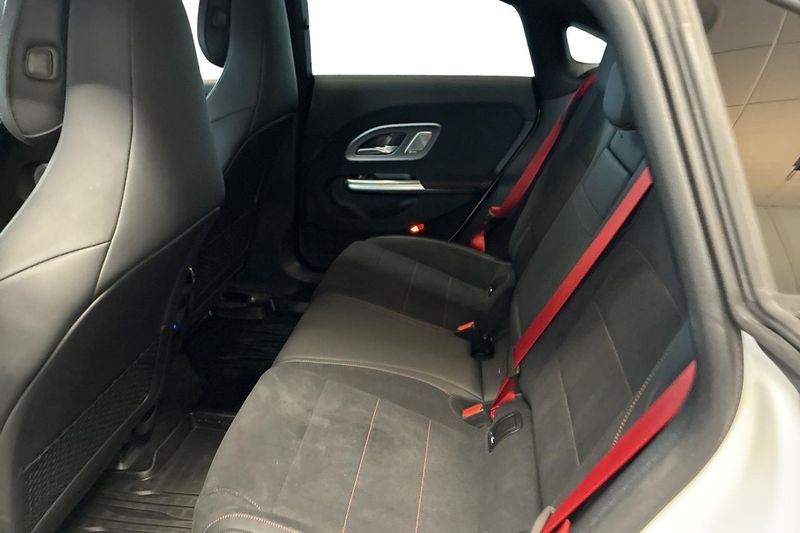 Mercedes CLA350 bild 9
