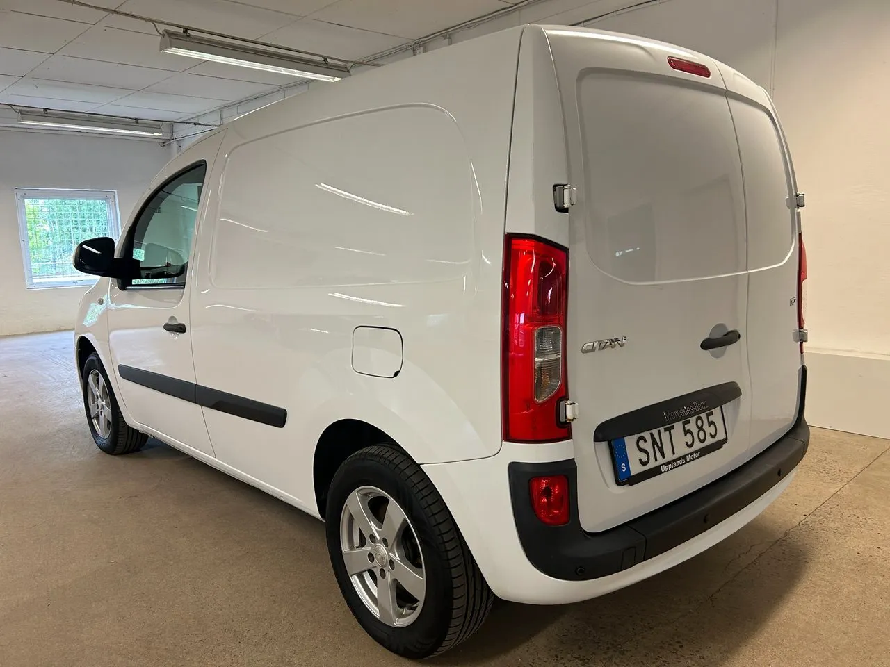 Vehicle image 6