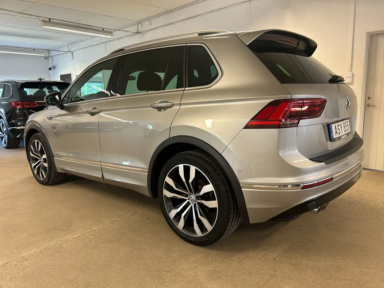 Vehicle image 6