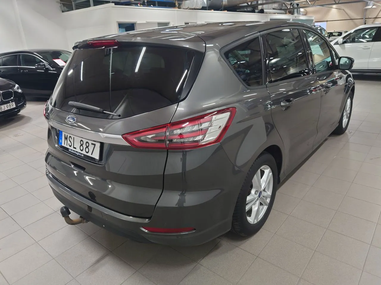 Vehicle image 4
