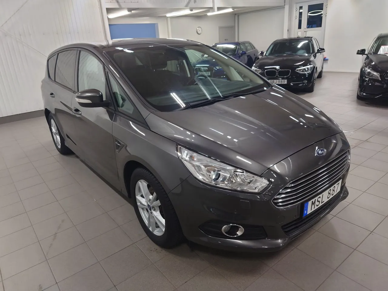 Vehicle image 6