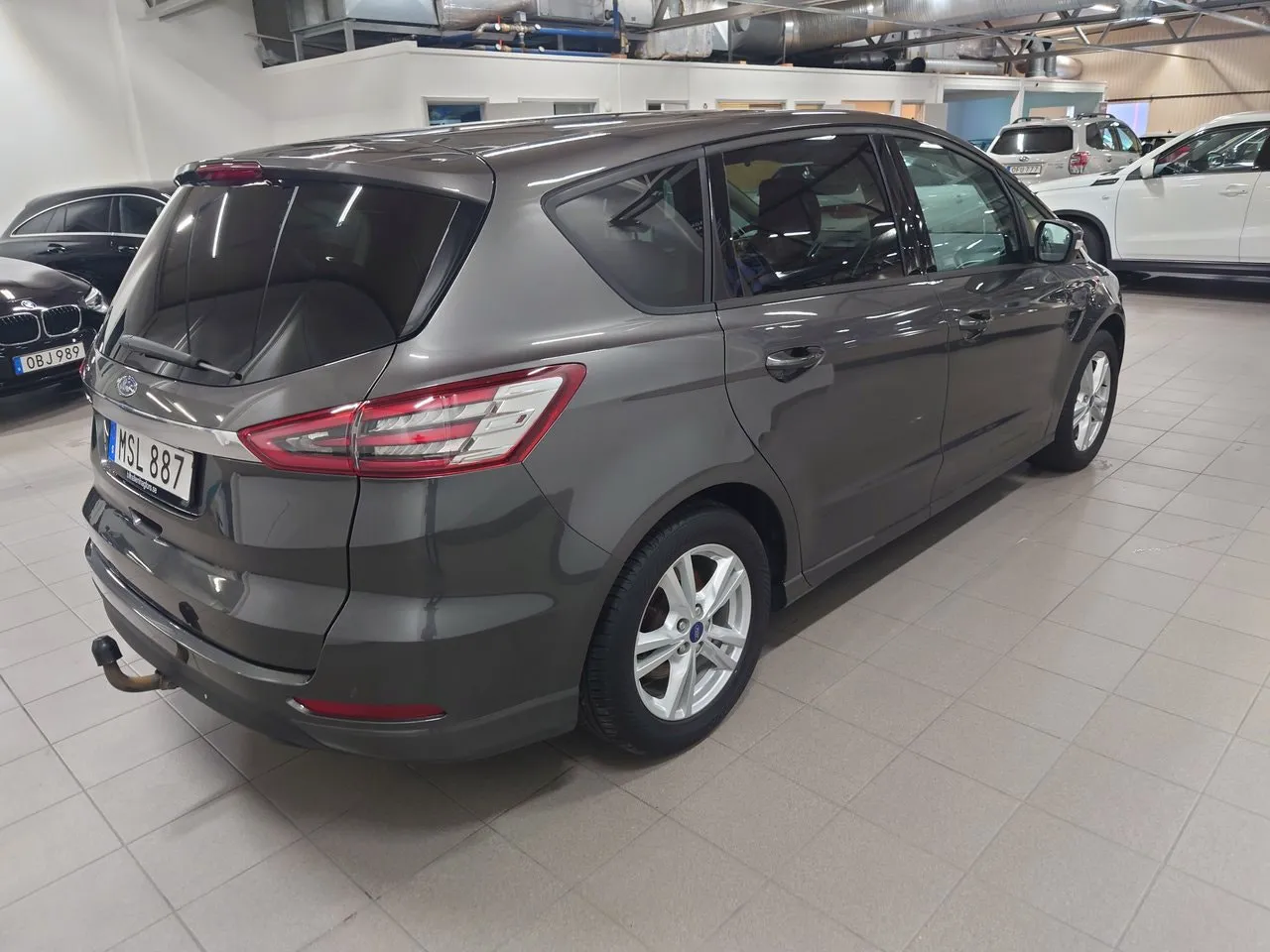 Vehicle image 5