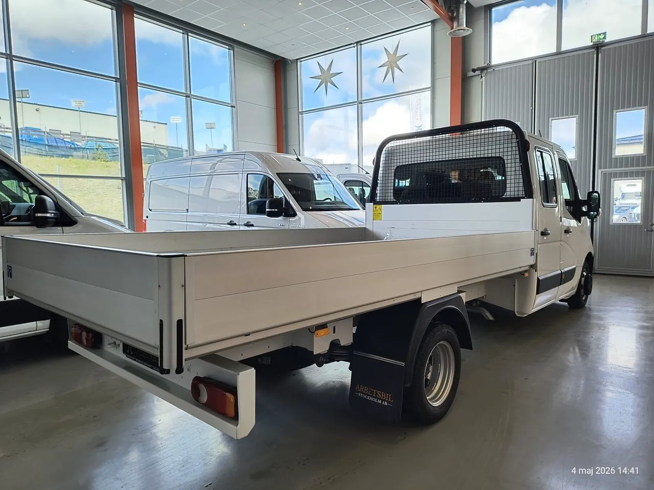 Vehicle image 5