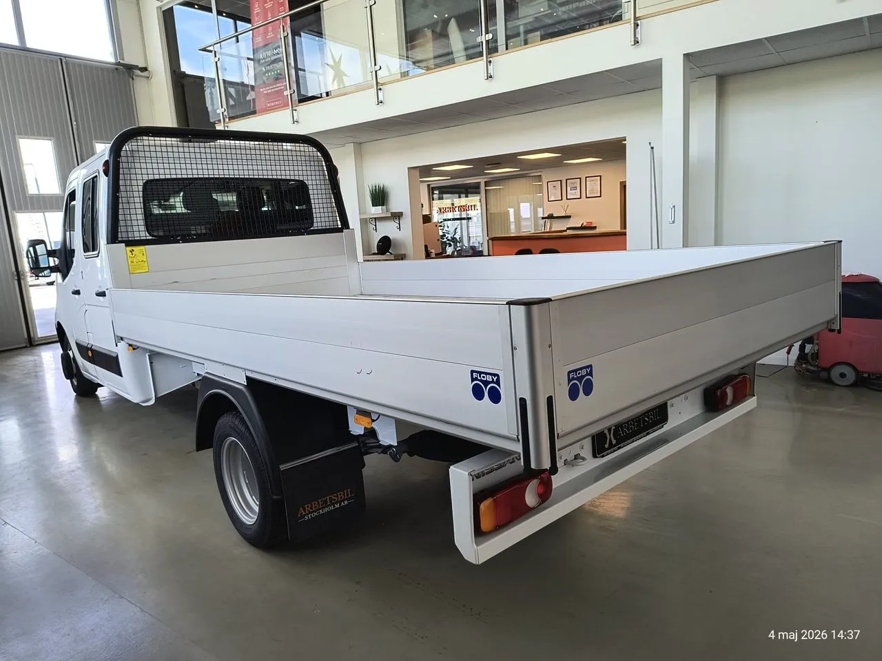 Vehicle image 6