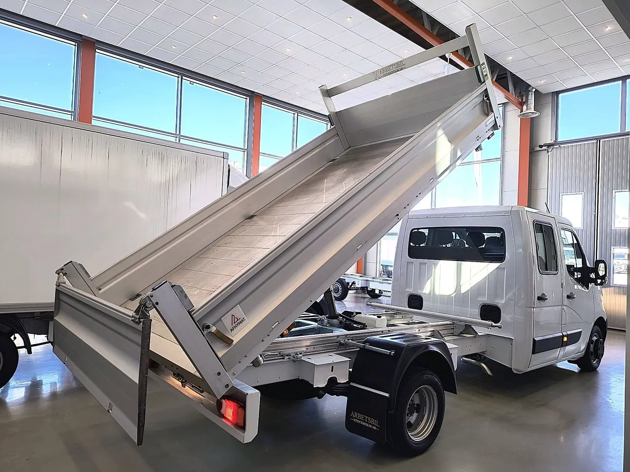 Vehicle image 8