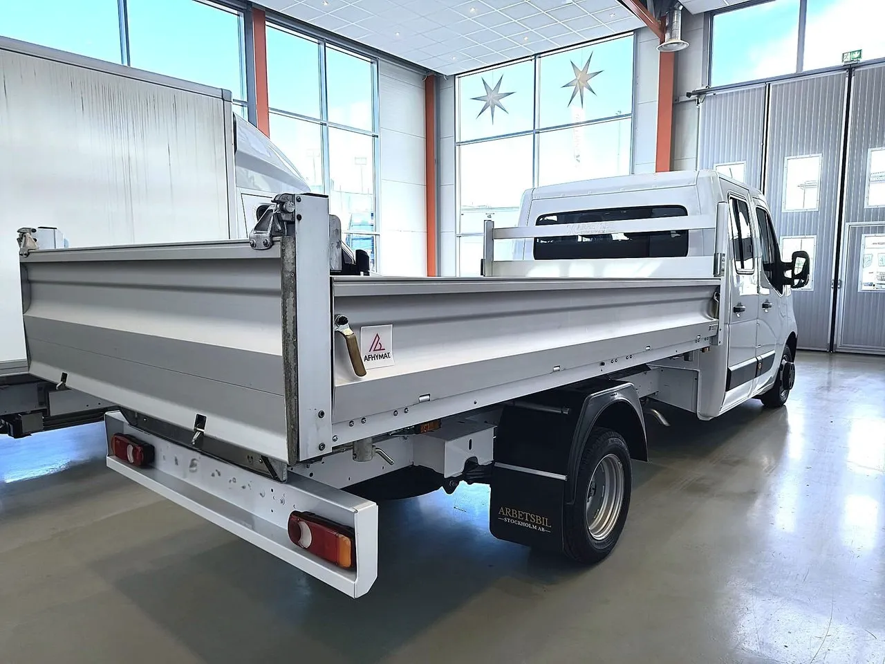 Vehicle image 14