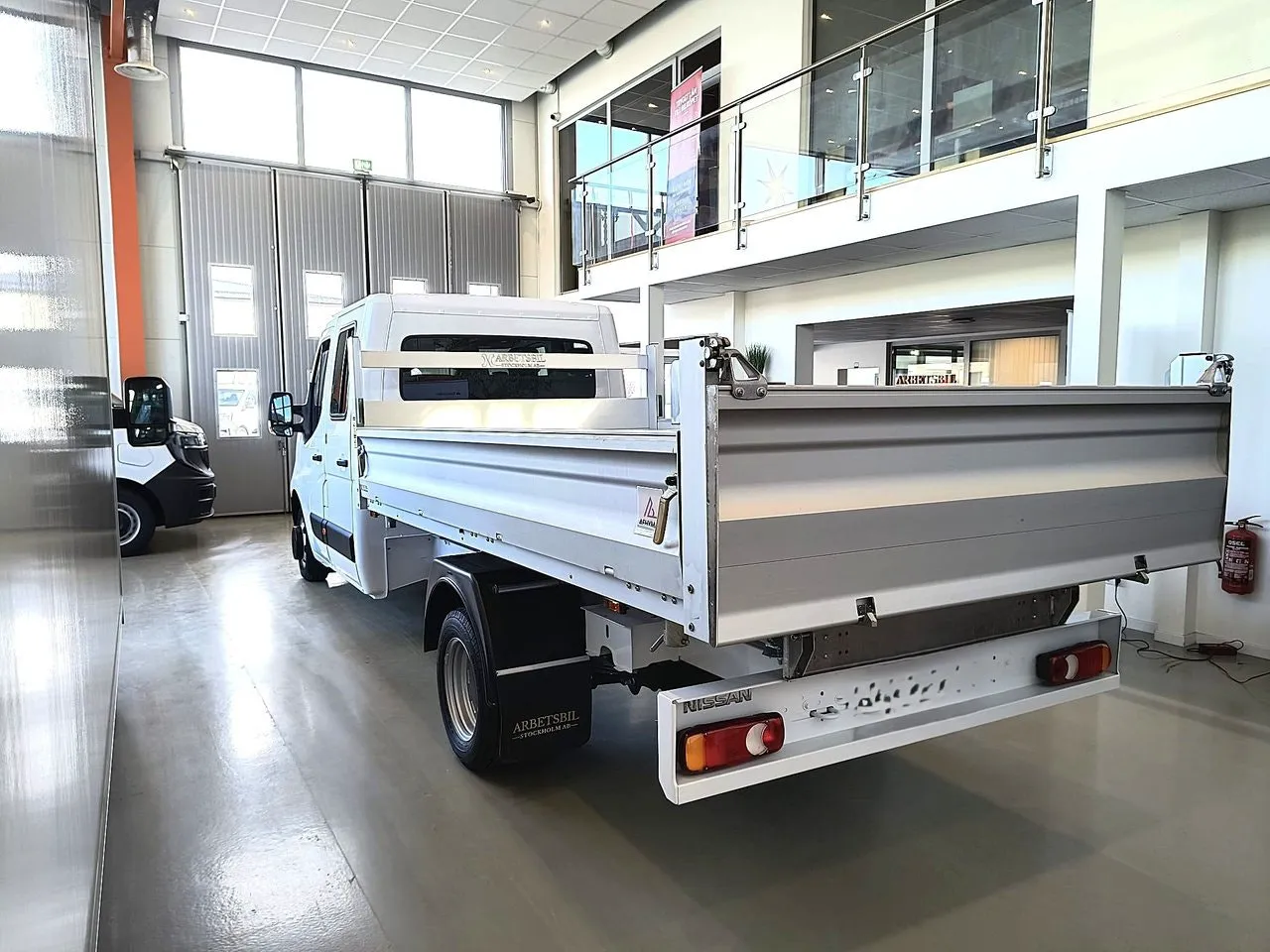 Vehicle image 13