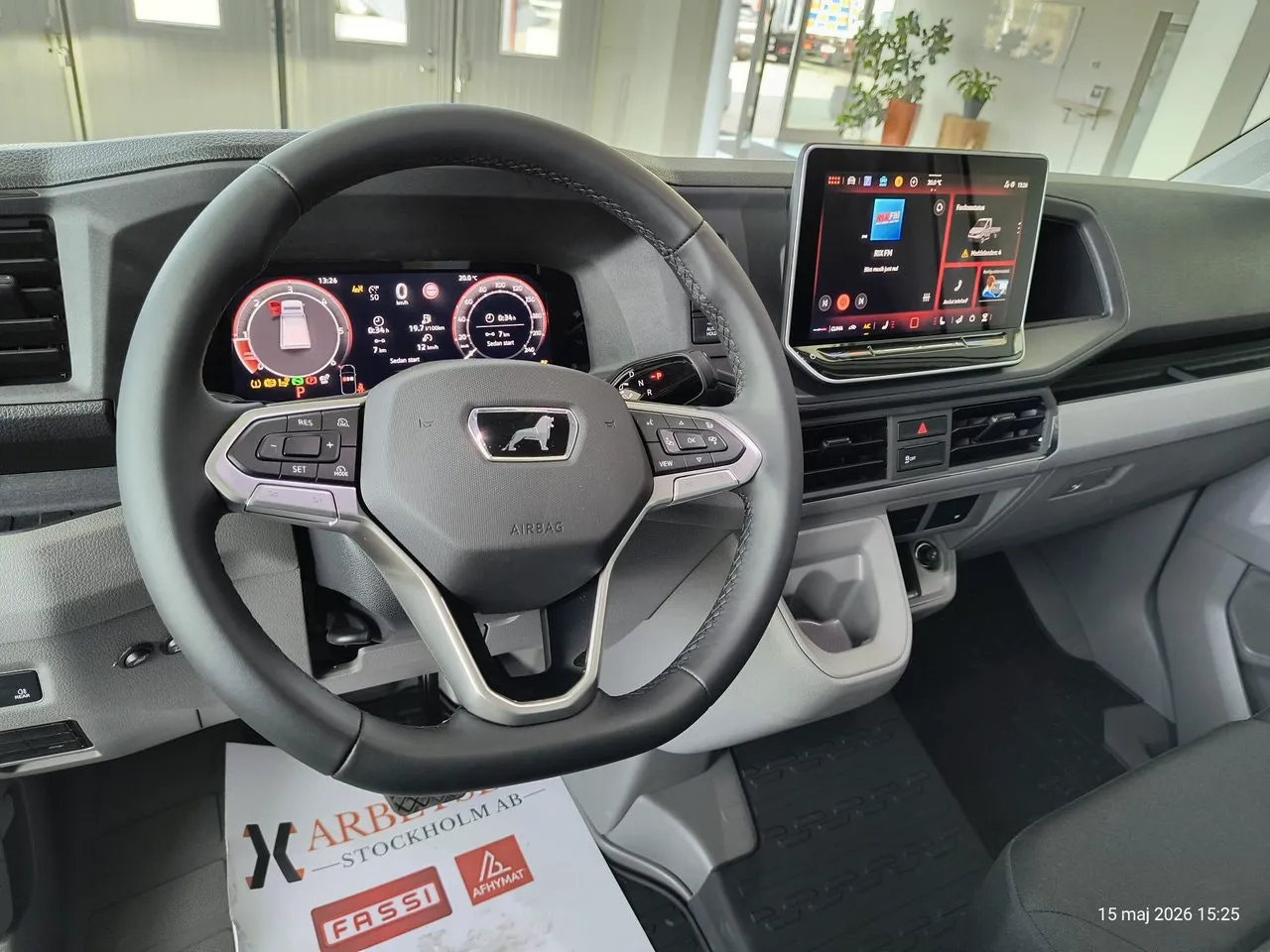 Vehicle image 16