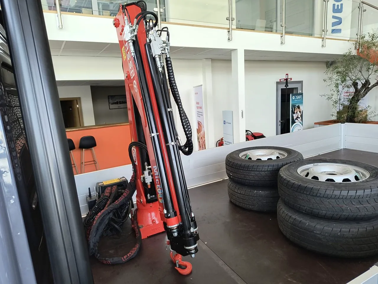 Vehicle image 9