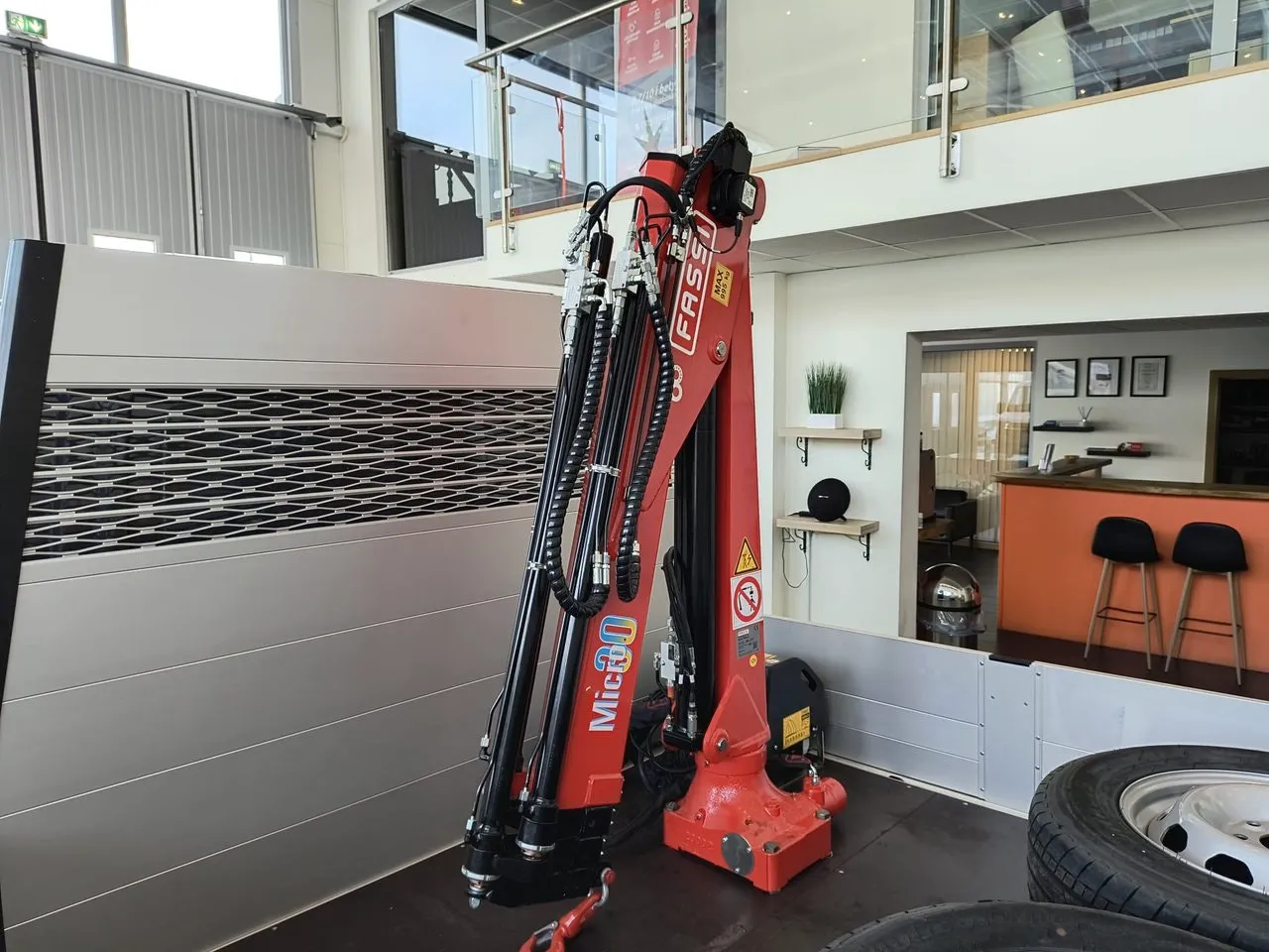 Vehicle image 10