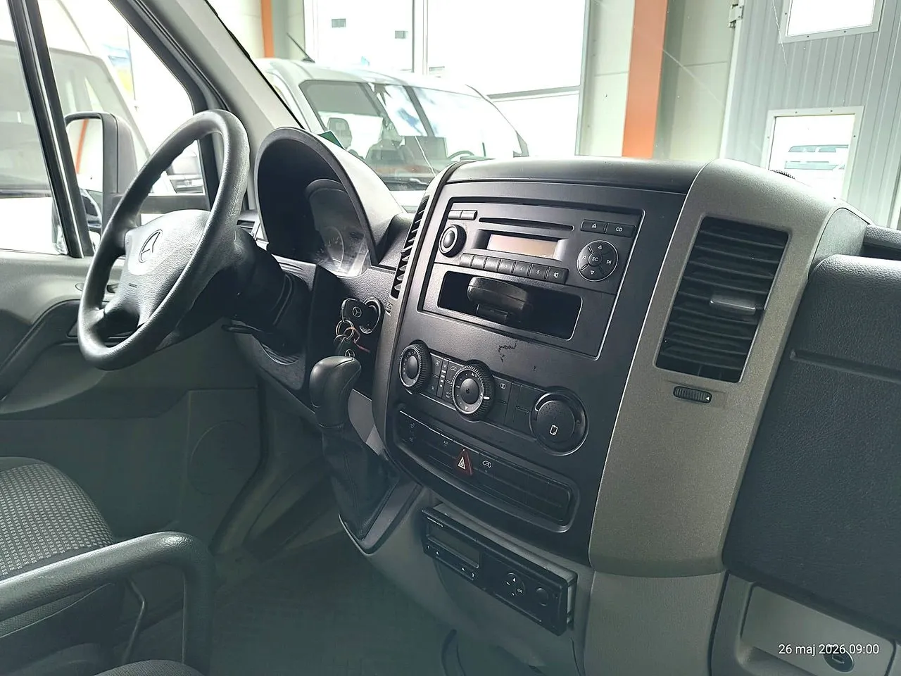 Vehicle image 18