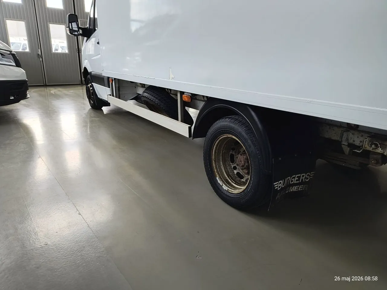Vehicle image 14