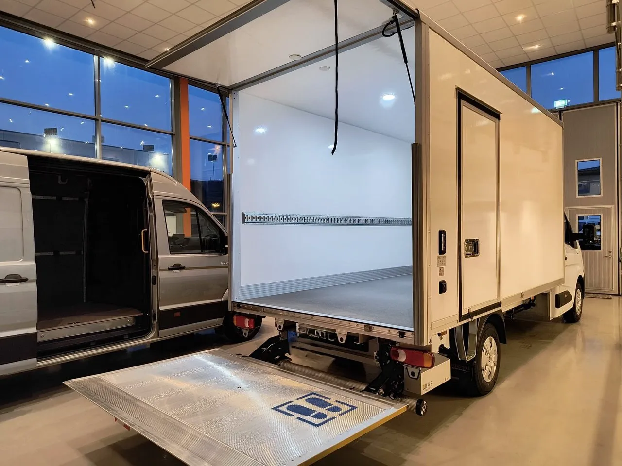 Vehicle image 6