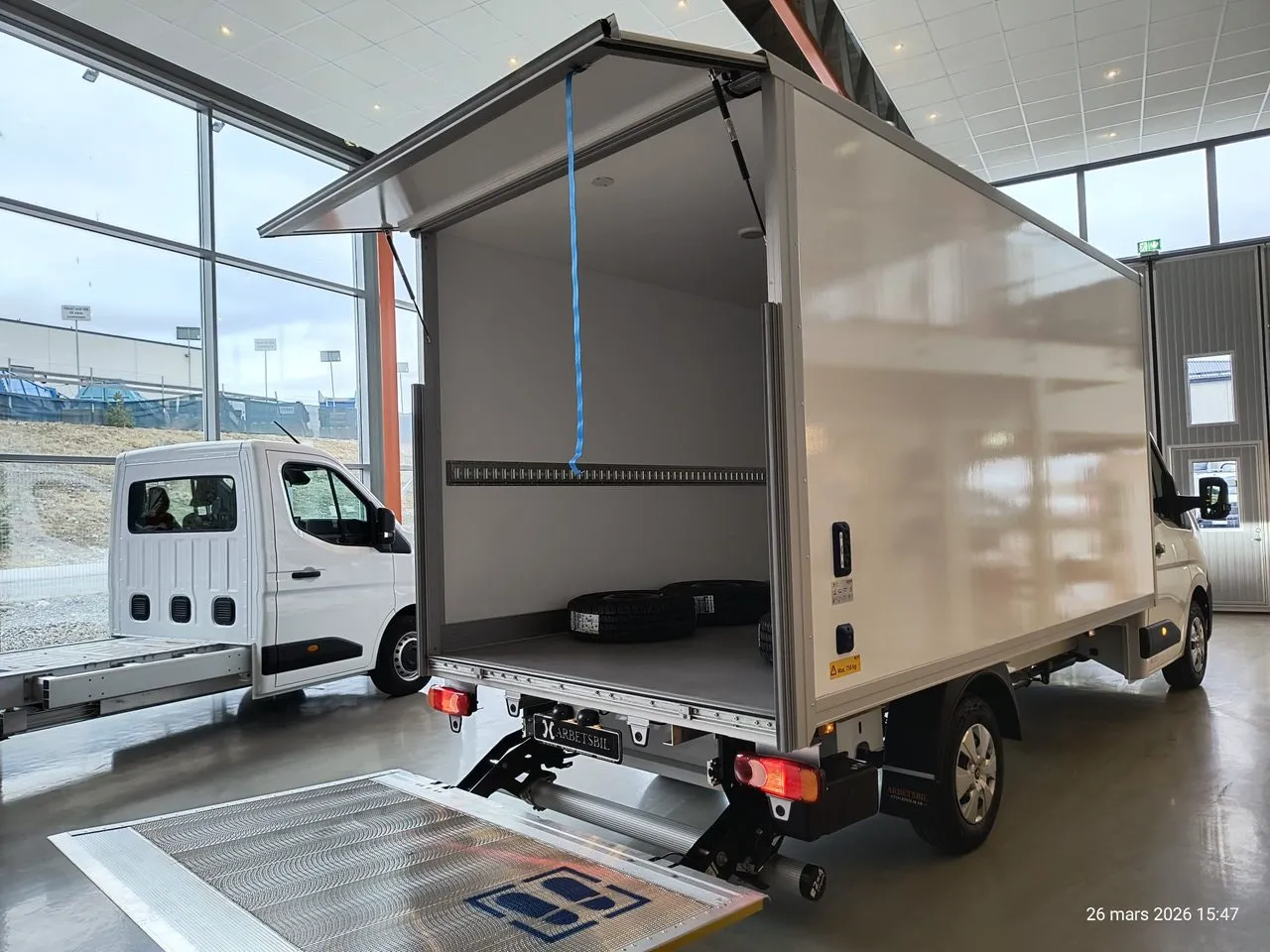 Vehicle image 8