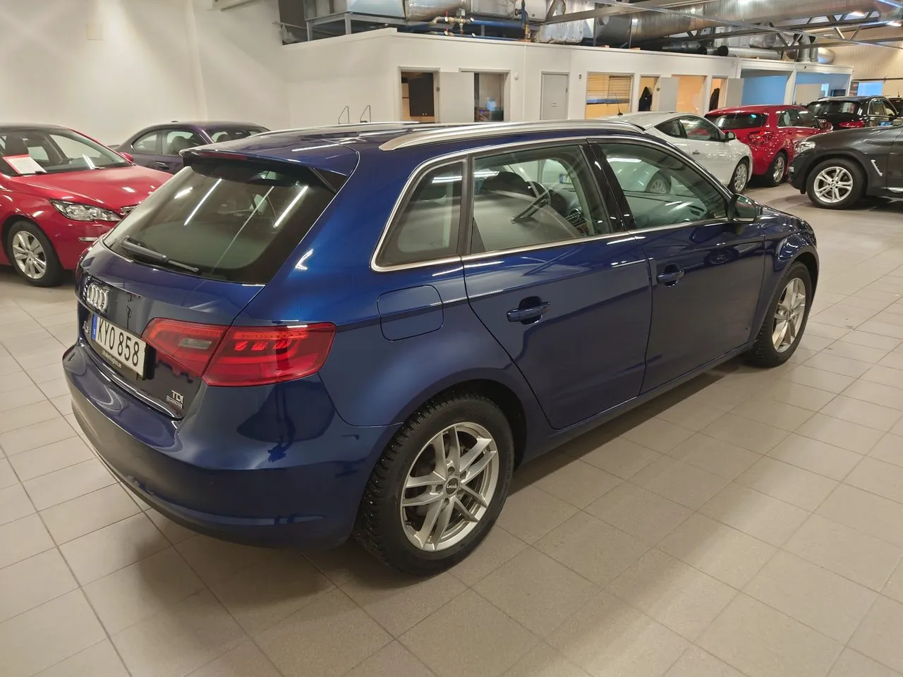 Vehicle image 5