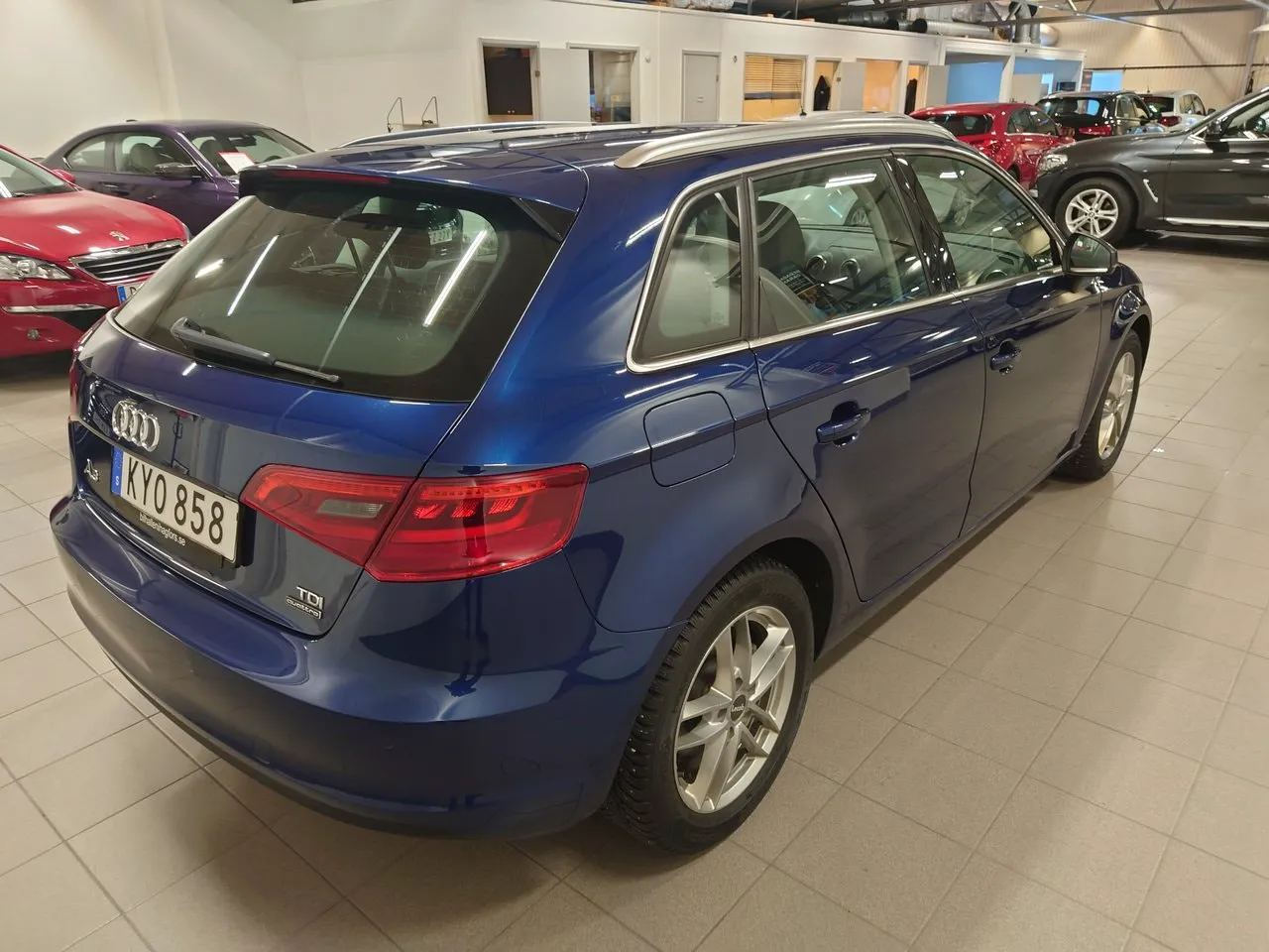 Vehicle image 4