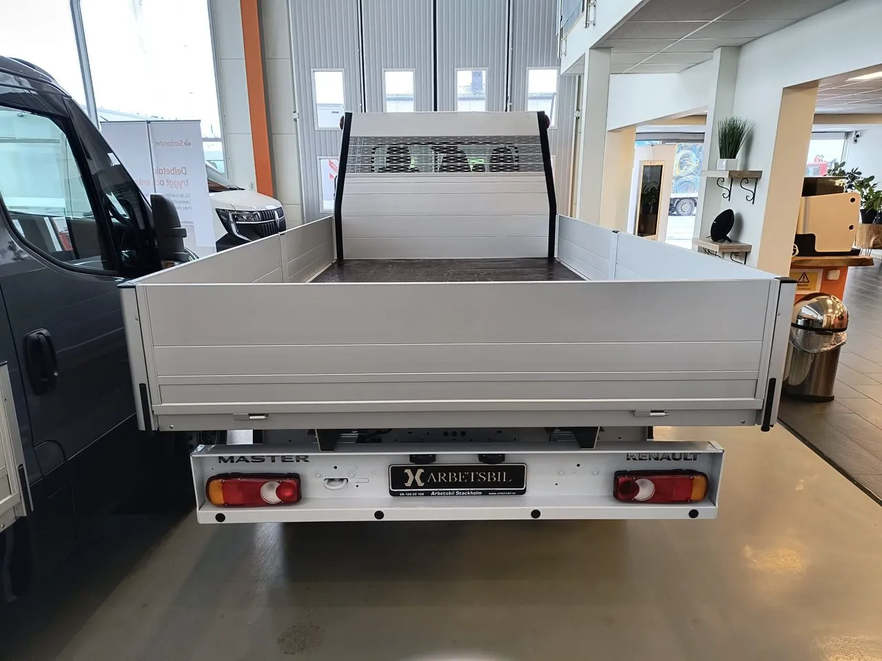 Vehicle image 13