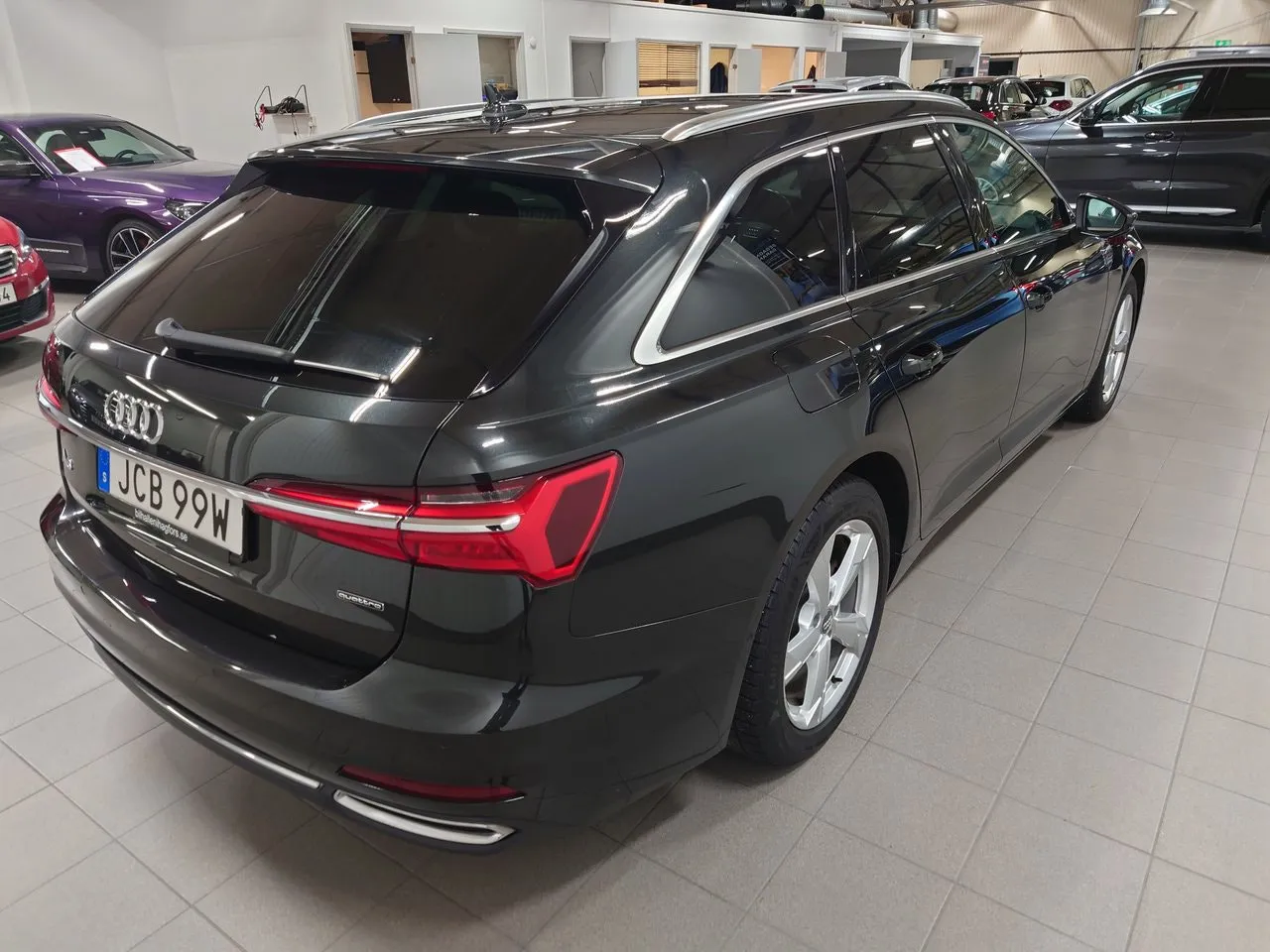 Vehicle image 4