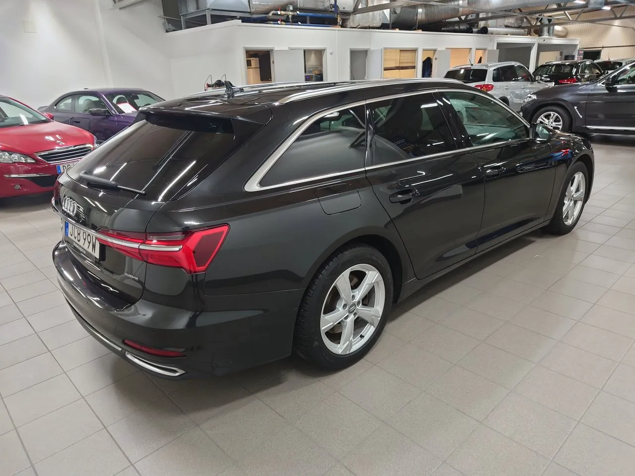 Vehicle image 5