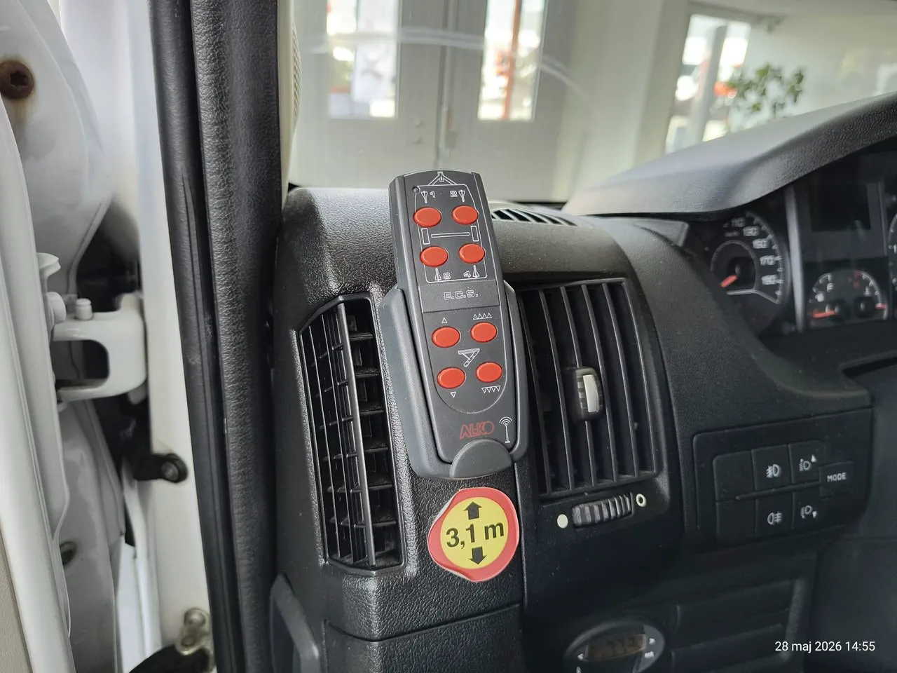 Vehicle image 28