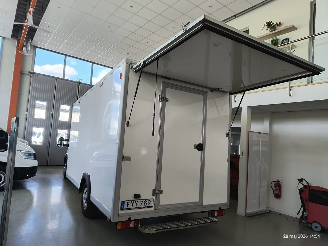 Vehicle image 5