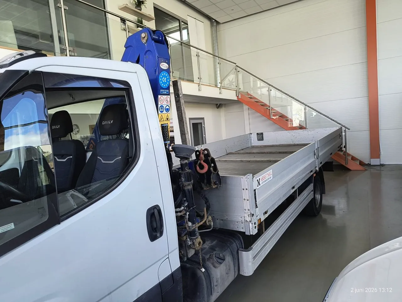 Vehicle image 6
