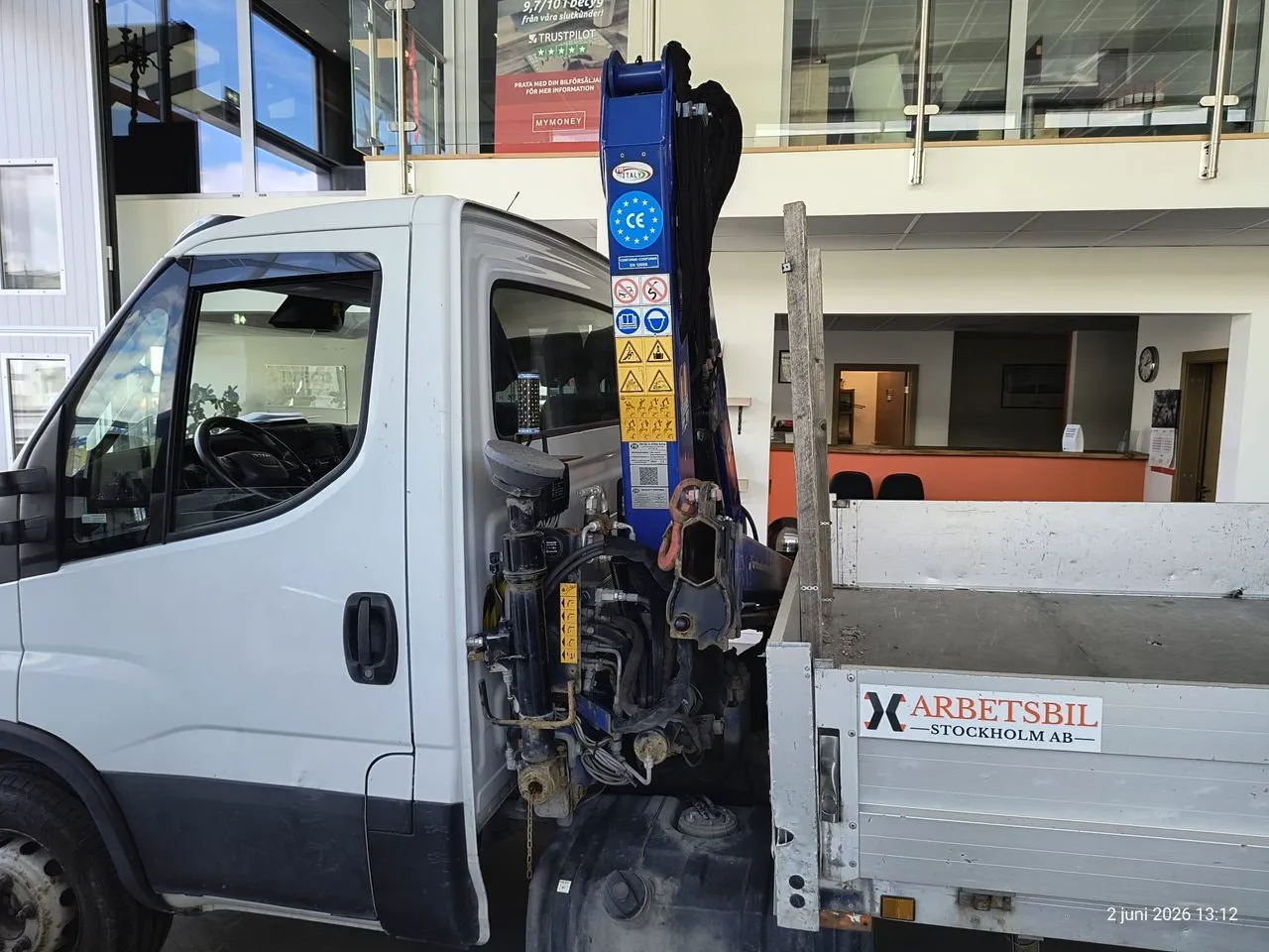 Vehicle image 5