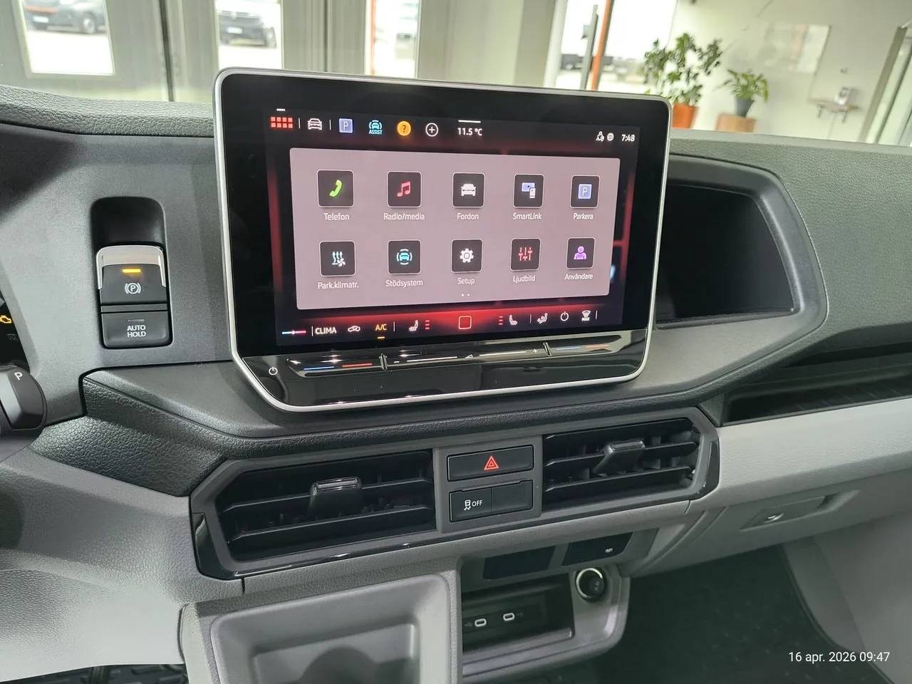 Vehicle image 16
