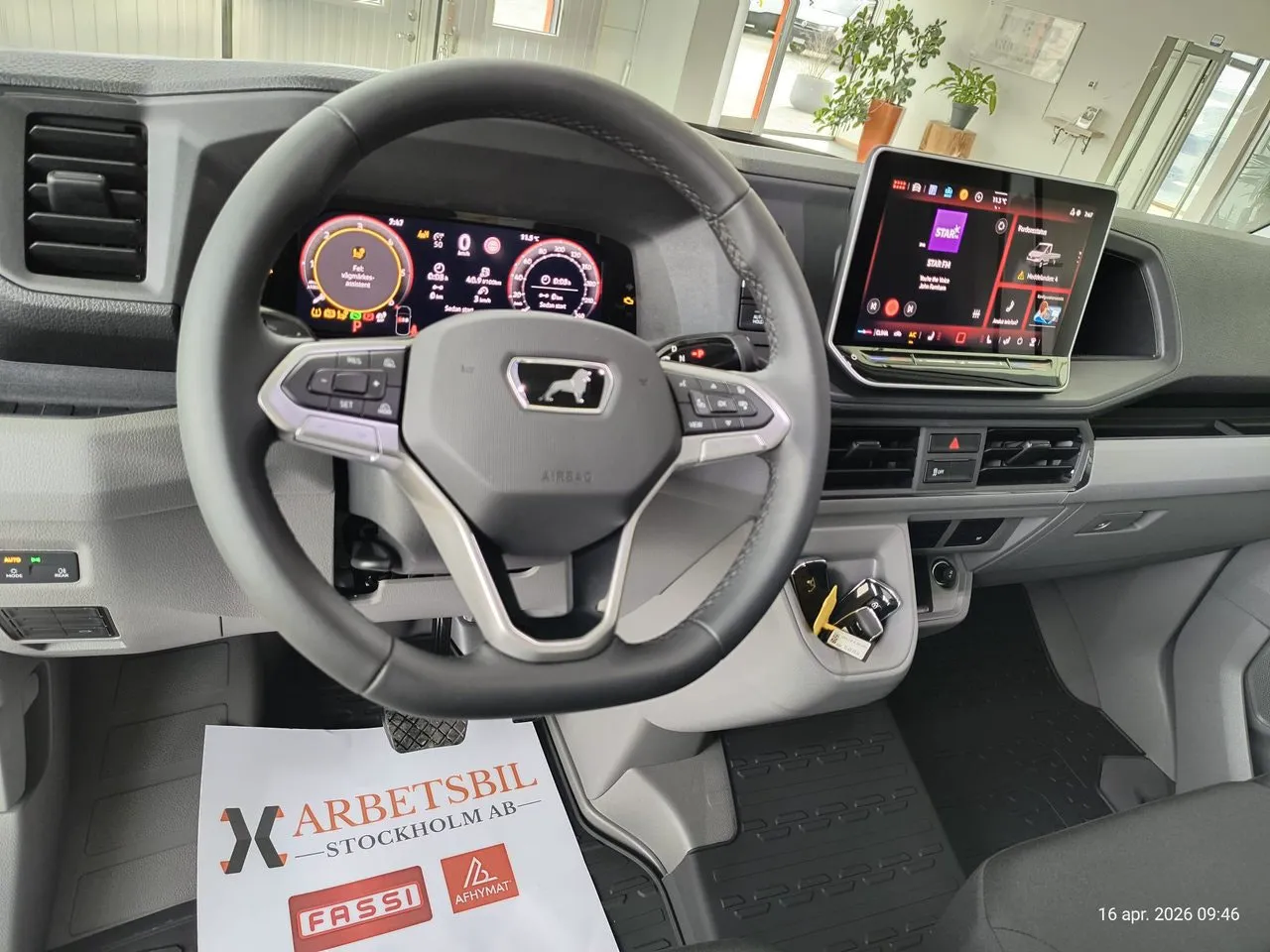 Vehicle image 14