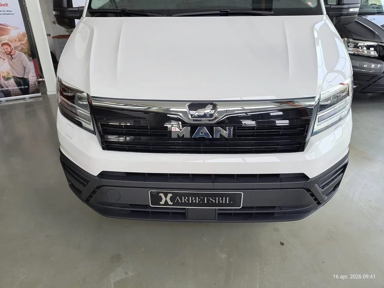 Vehicle image 18