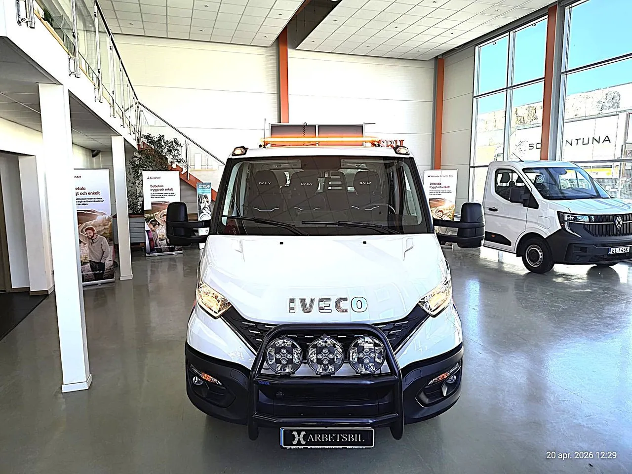 Vehicle image 13