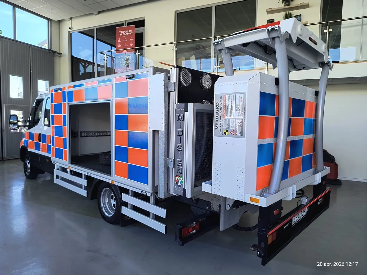 Vehicle image 6