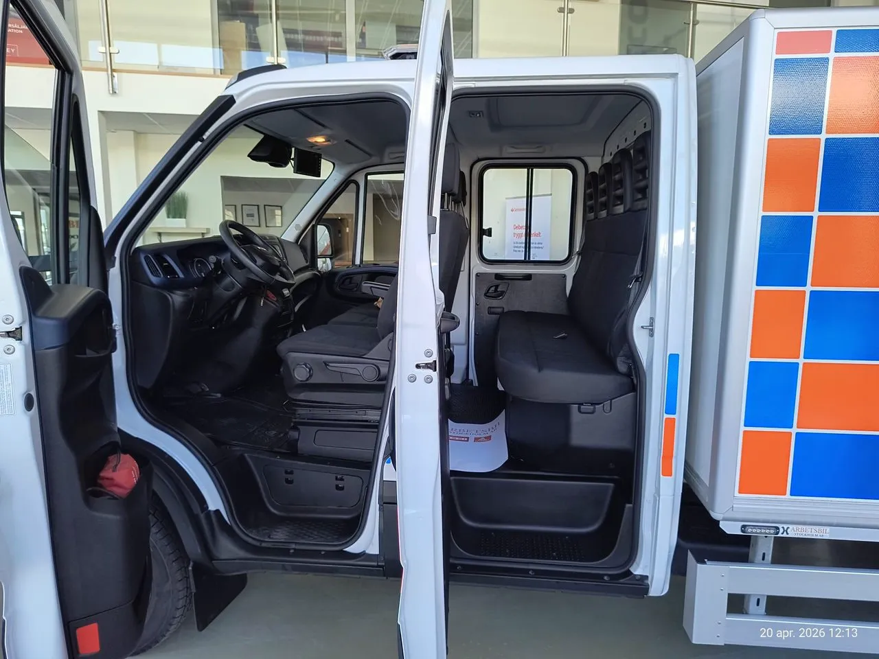 Vehicle image 18