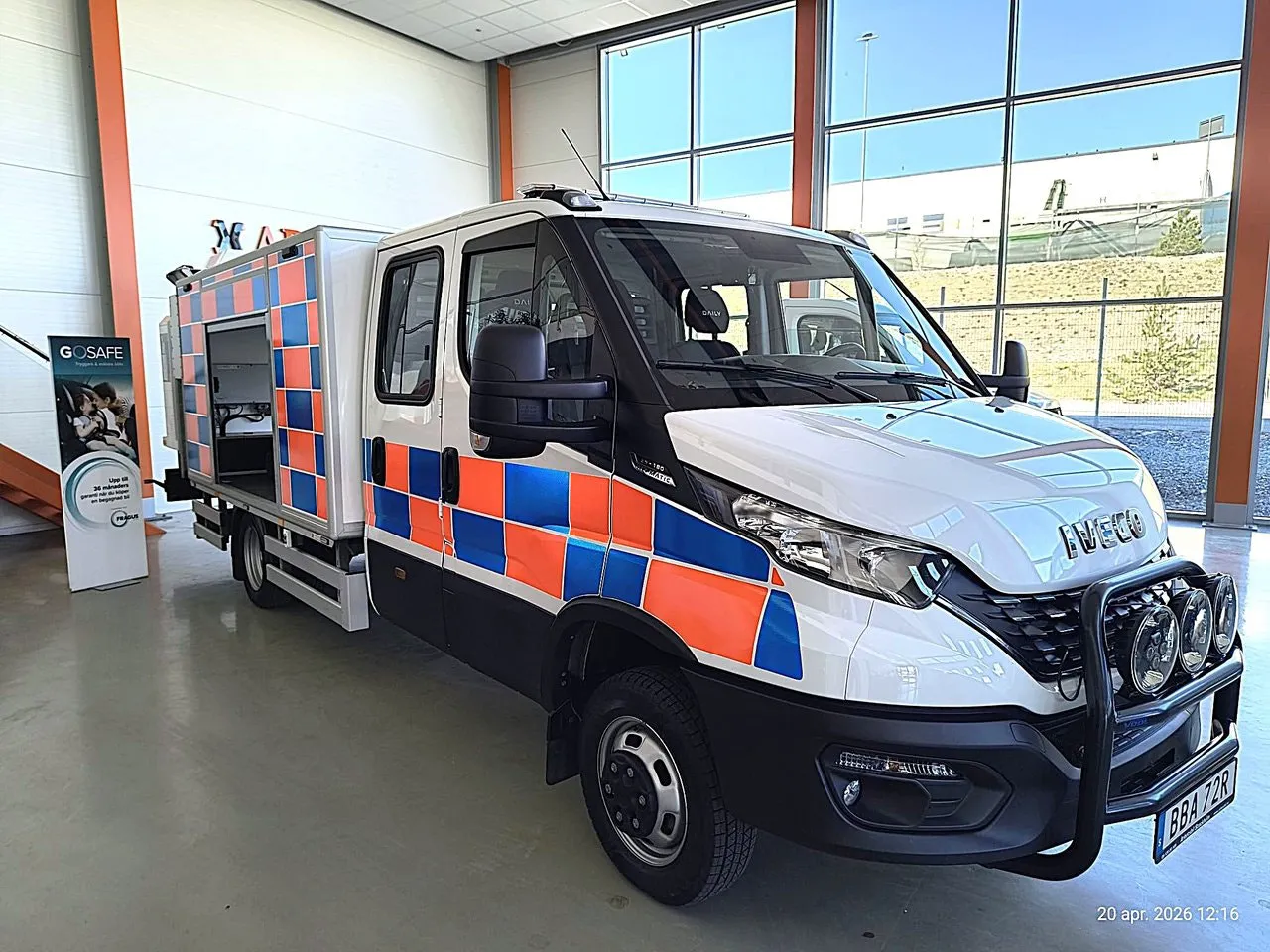 Vehicle image 12