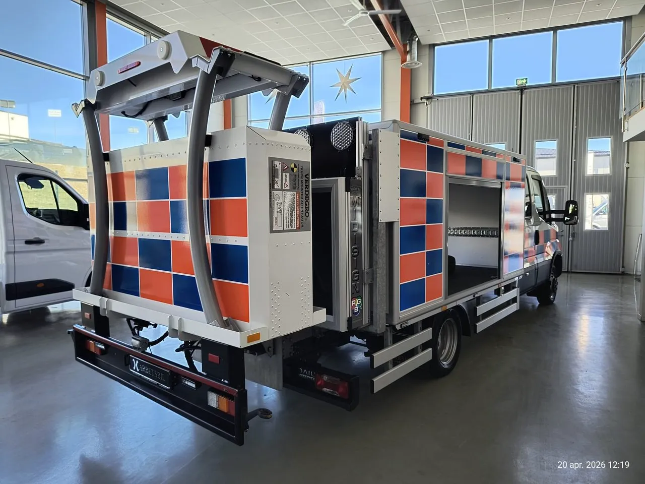 Vehicle image 5