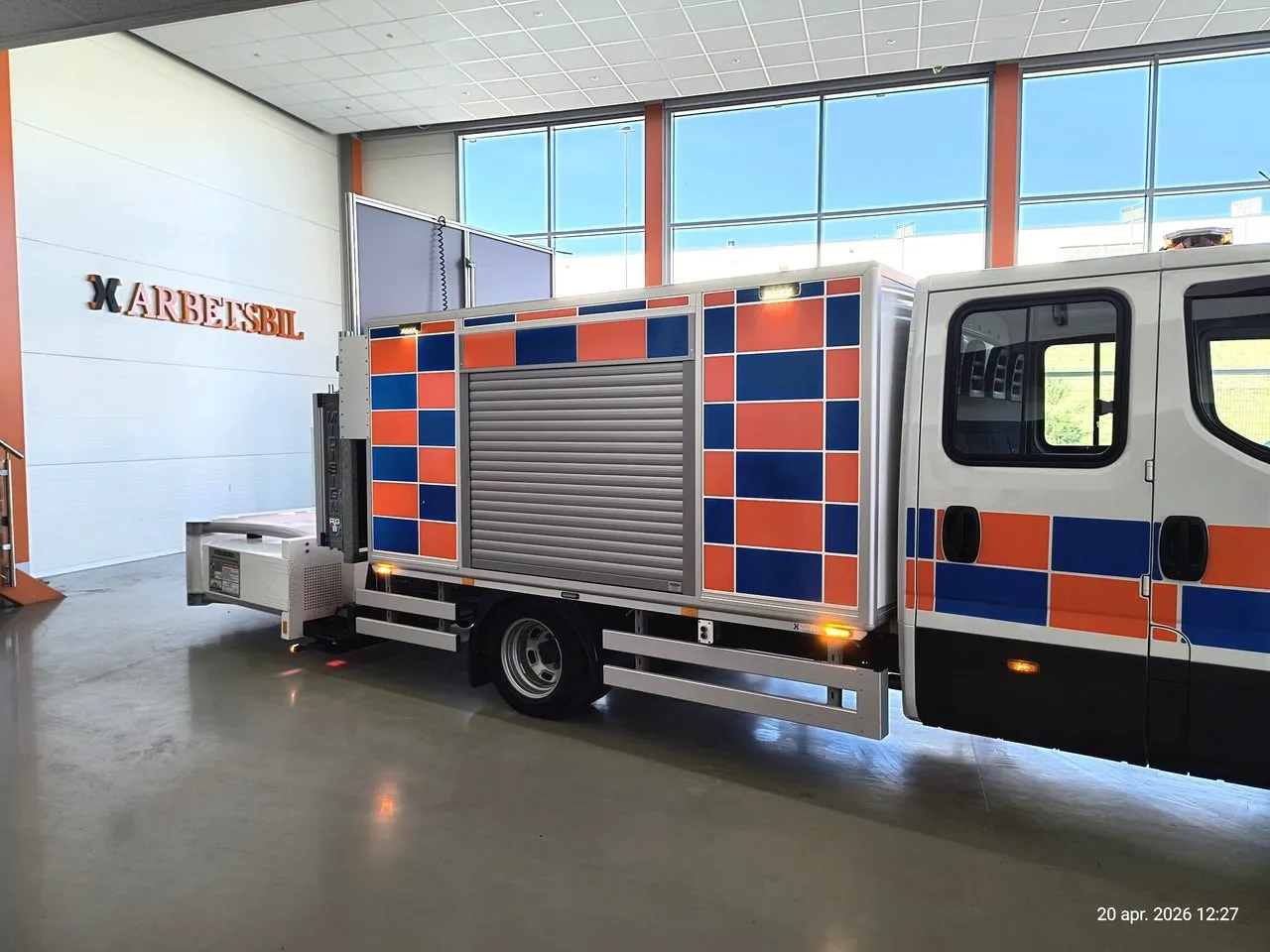 Vehicle image 16