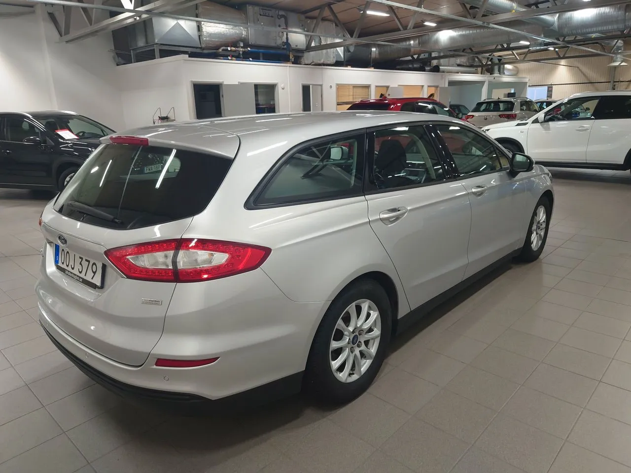 Vehicle image 5