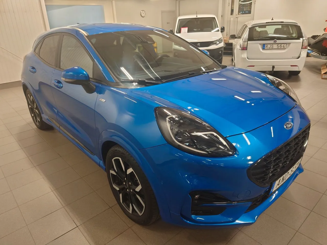 Vehicle image 6