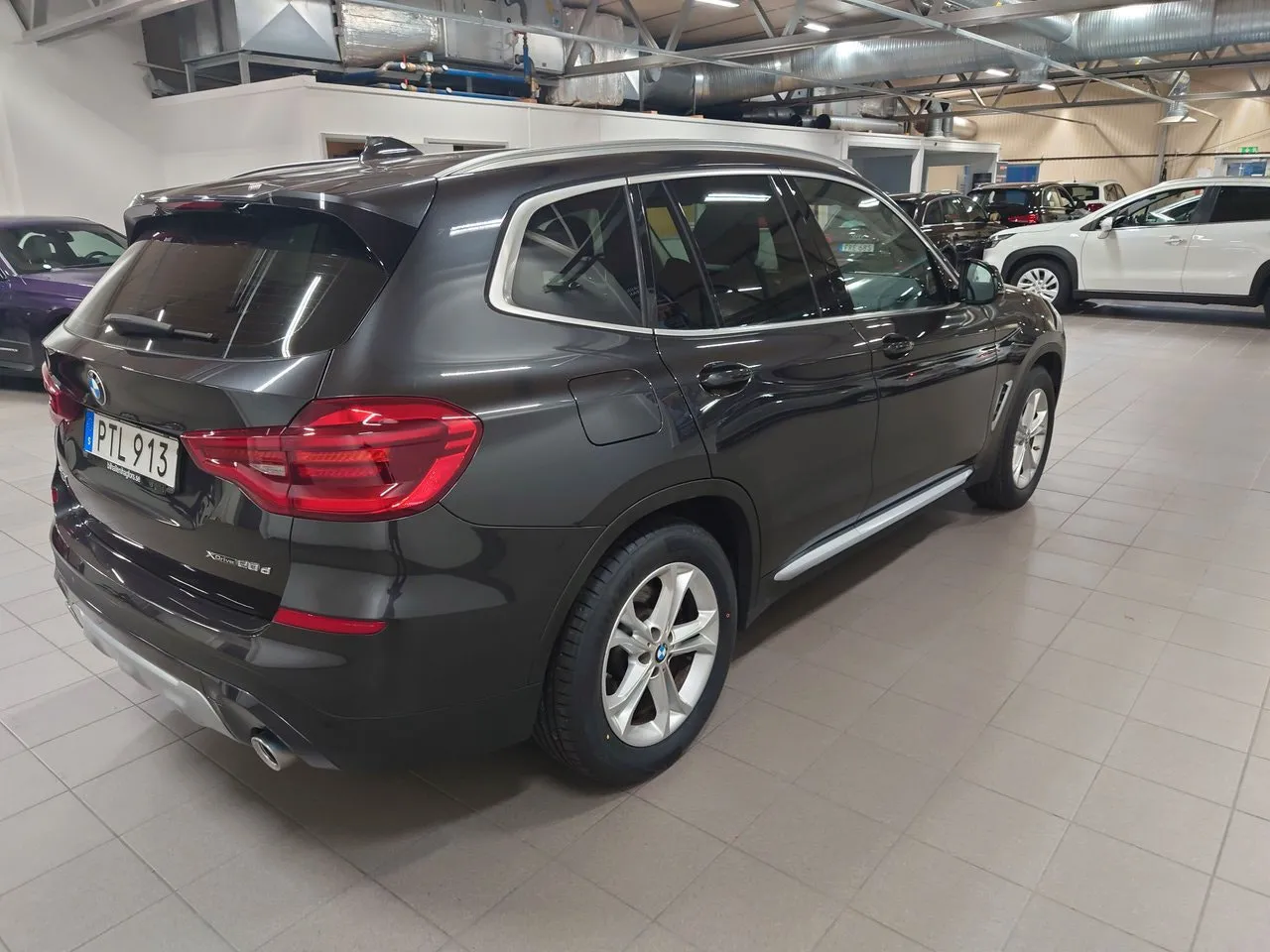 Vehicle image 5