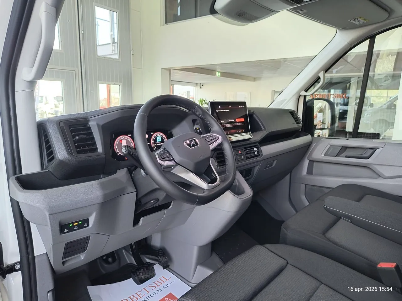 Vehicle image 16