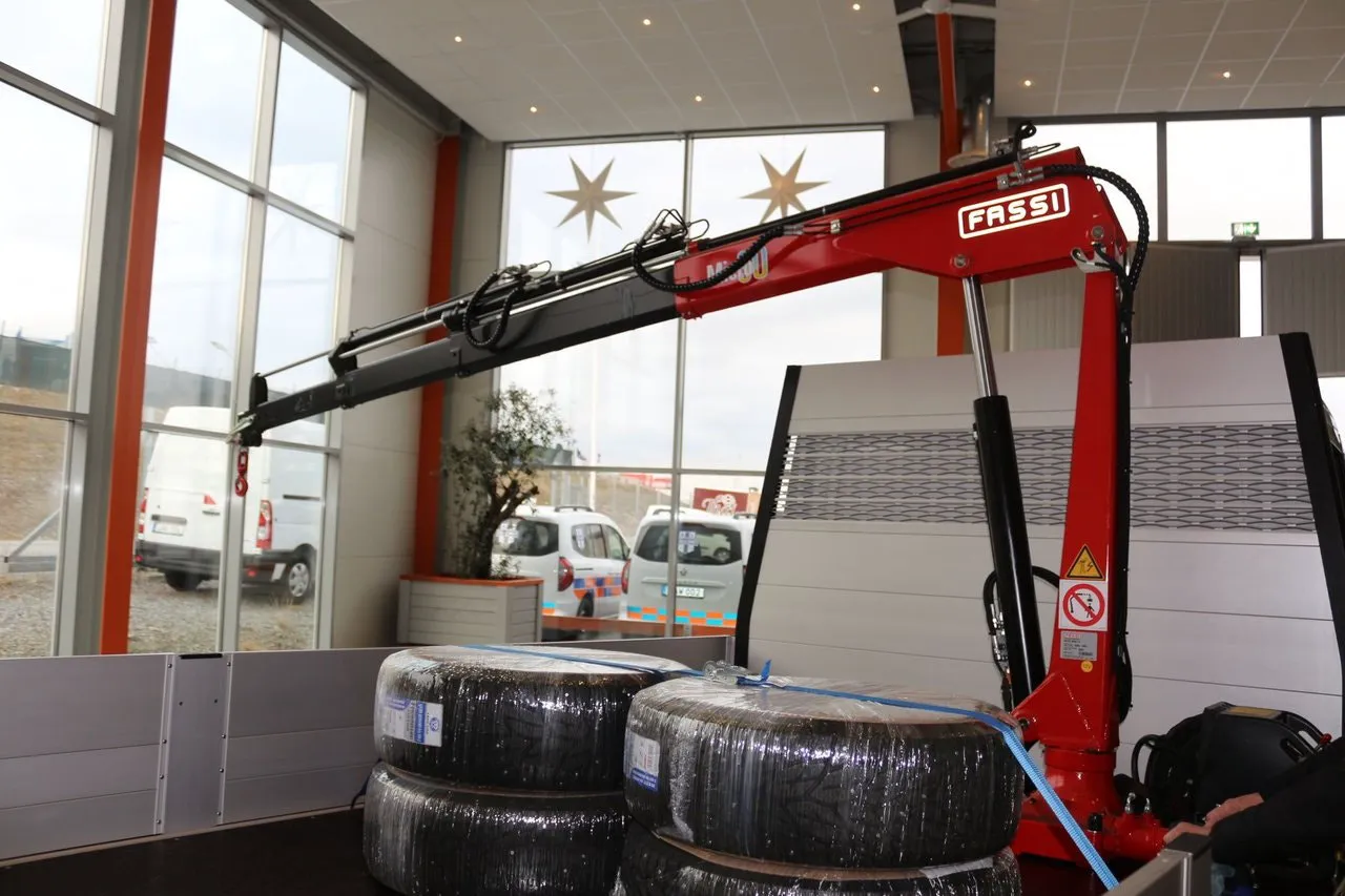 Vehicle image 9