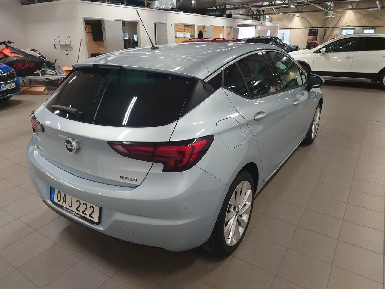 Vehicle image 4