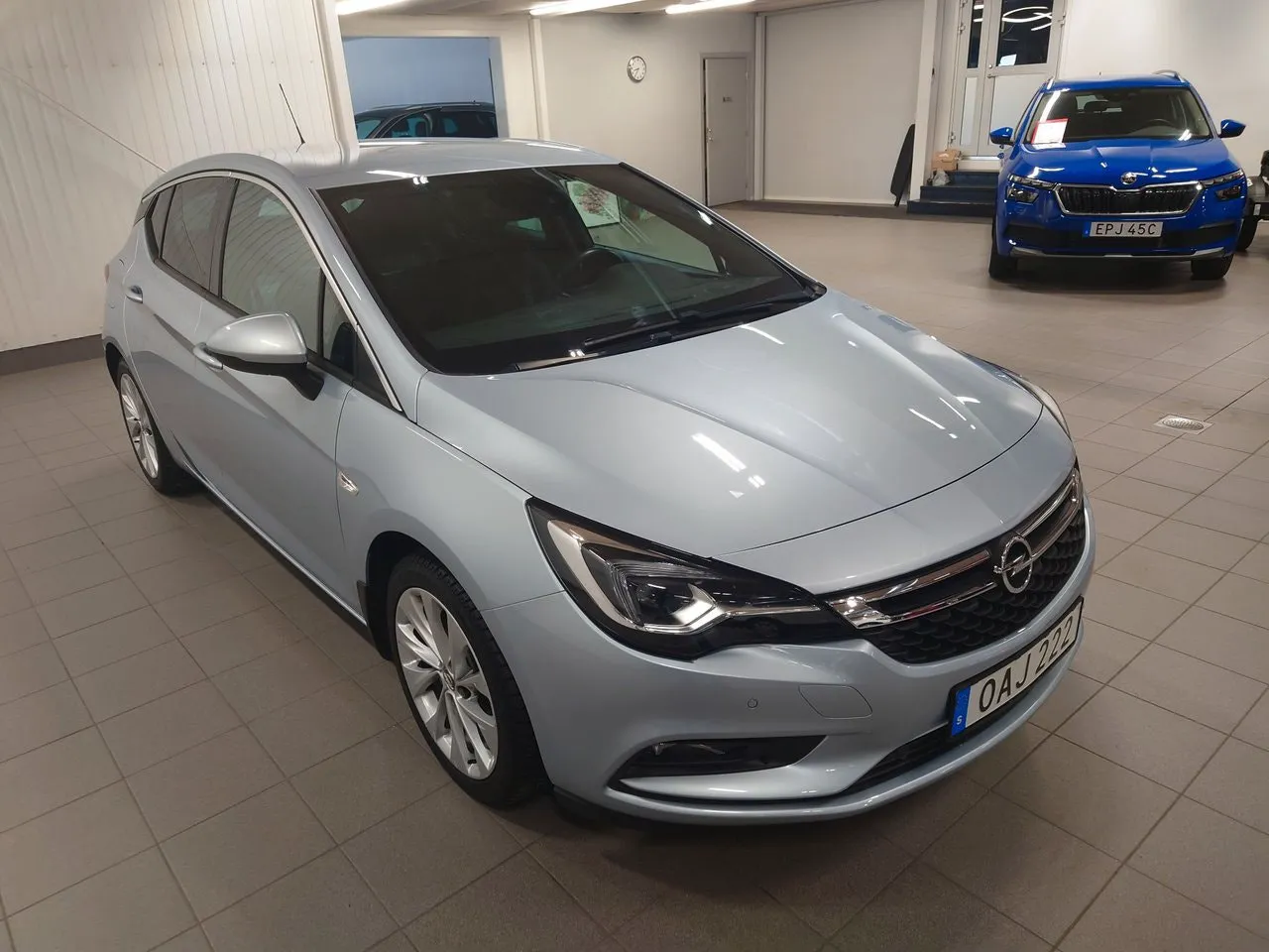 Vehicle image 5