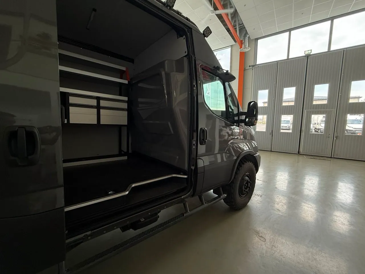 Vehicle image 13