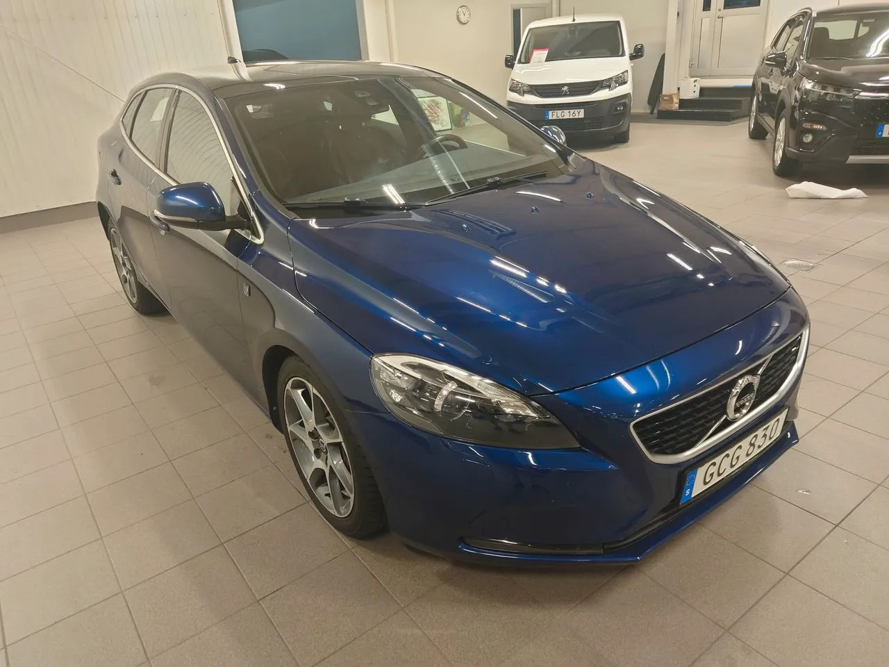 Vehicle image 6