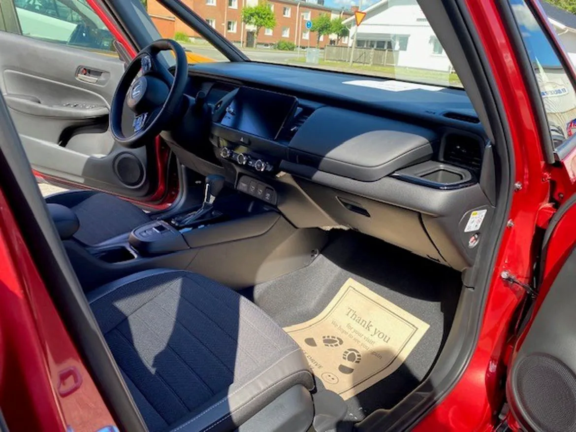 Vehicle image 6